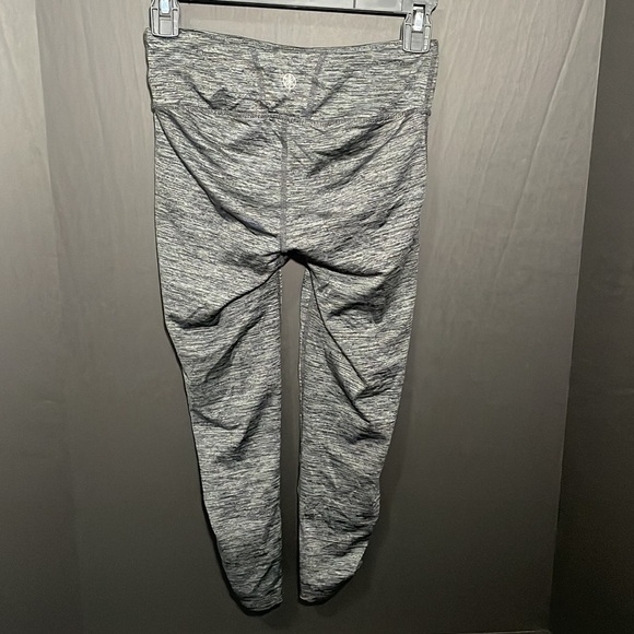 GAIAM gray & black Capri length yoga leggings in women’s size XS - Picture 3 of 7